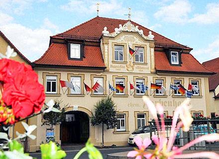 Uns finden Sie im ehem. Farbenhaus