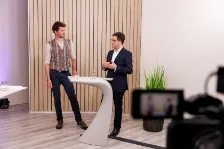 Bachelorstudenten der Geophysik Anselm Pahnke (li) im Interview.