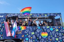 In Hamburg setzten R+V-ler beim CSD ein Zeichen für Vielfalt und Inklusion.