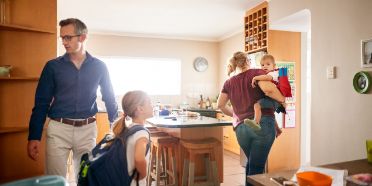 altersvorsorge-frauen-familie-hektik.jpg