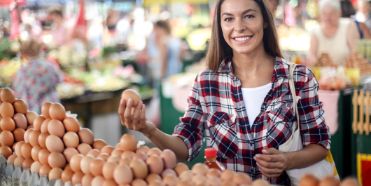 bioeier-frau-supermarkt.jpg