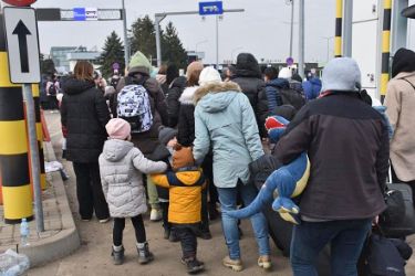 Geflüchtete Menschen an der ukrainisch-polnischen Grenze.