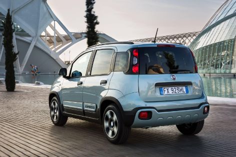 Fiat Panda Cross Hybrid im R+V Drive Check