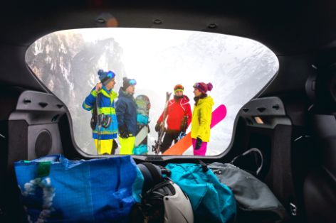 Ski und Gepäck im Auto richtig verstauen