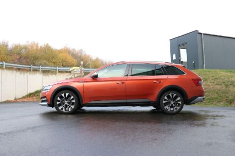 Skoda Superb Combi Scout Fahrbericht | Test | Review Skoda Superb Scout Seitenansicht