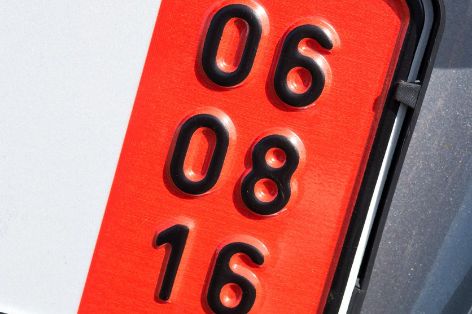 Man erkennt am roten Rand das Ausfuhrkennzeichen.