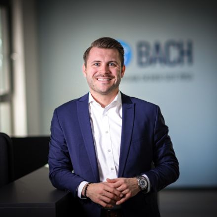 Inhaber Dominic Bach
