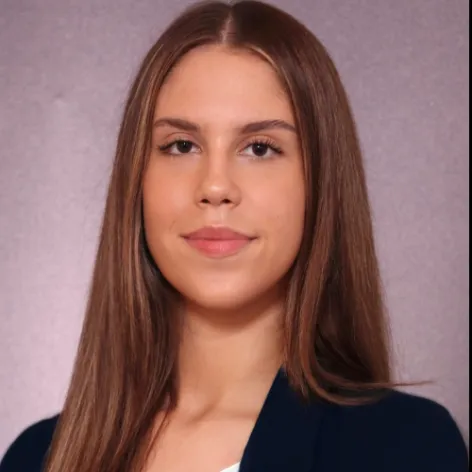 Edita Coko, Auszubildende der regionalen R+V Versicherung Singen