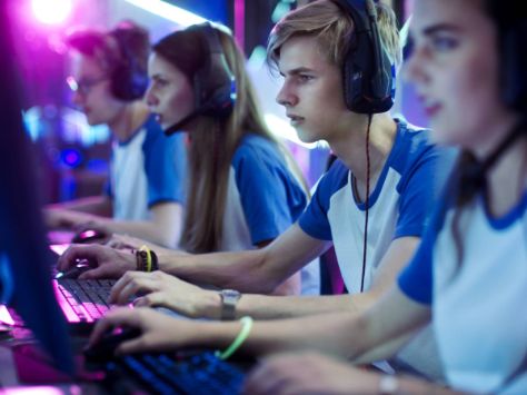 esports-istock-841136006.jpg