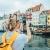 Touristin macht mit dem Smartphone ein Foto