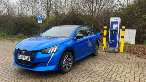 Peugeot e-208