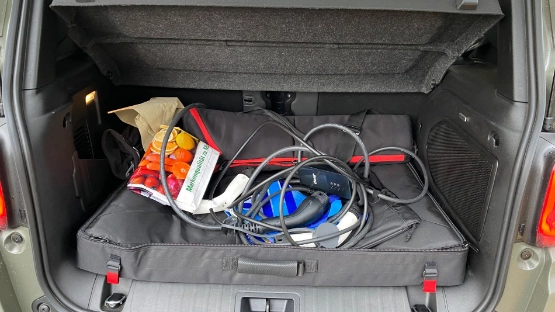 Der Kofferraum fasst 330 Liter Ladevolumen 