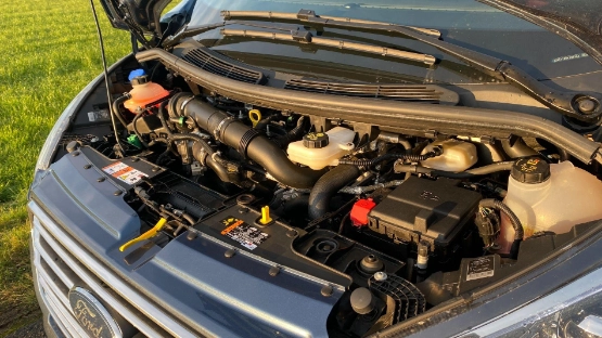 Ford Tourneo Custom PHEV Blick unter die Motorhaube