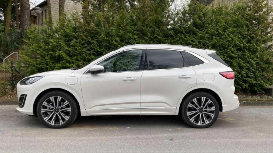 Ford Kuga PHEV: Zwei "Tankklappen" auf der linken Seite!