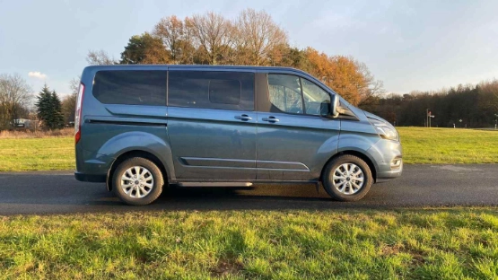 Ford Tourneo Custom PHEV Seitenansicht
