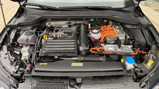 VW Golf 8 GTE vs. eHybrid