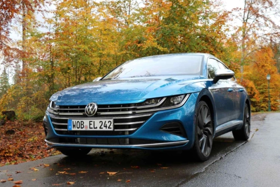 smaragd blauer VW Arteon Shooting Brake Fahrbericht
