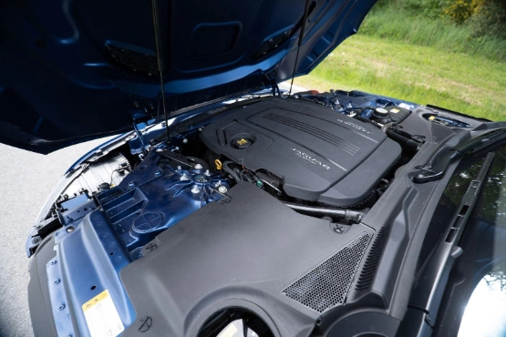Jaguar F-Type P300 Motor
