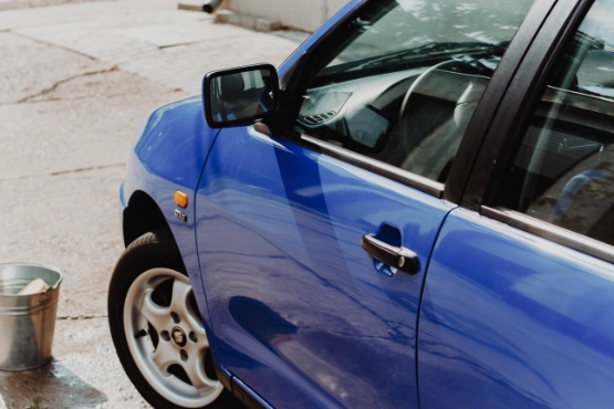 Auto selber zu Hause waschen.