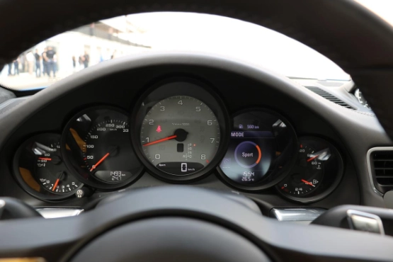 2016-porsche-911-turbo-s-jens-stratmann-16