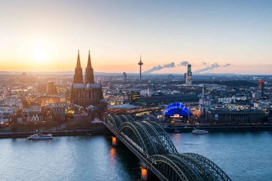 Luftaufnahme des Kölner Doms.