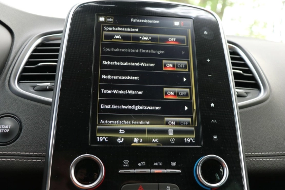 Die Fahrassistenten können über das Info-System eingestellt werden. 