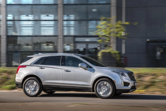 20" Chrom-Räder, der Cadillac XT5 hat nun wahrlich nichts im Gelände zu suchen!
