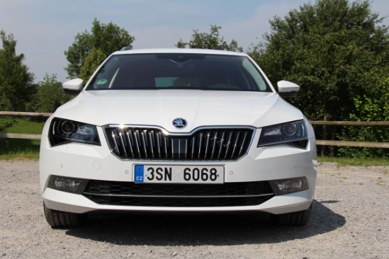 Skoda-Superb-Combi-2015-11
