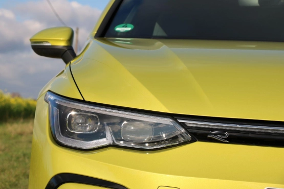 VW Golf 8 Variant im R+V Drive Check
