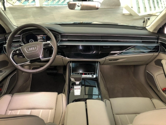 2018 Audi A8 - Der Fahrerplatz!