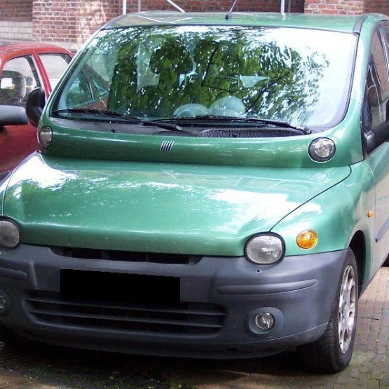 „Fiat Multipla 001“. Lizenziert unter CC BY-SA 3.0 über Wikimedia Commons - http://commons.wikimedia.org/wiki/File:Fiat_Multipla_001.jpg#/media/File:Fiat_Multipla_001.jpg