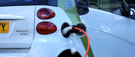 R+V24 E-Auto: Wie bezahlen an der Ladestation?