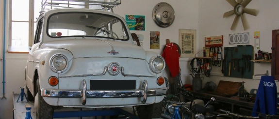 Oldtimer beim Ölwechsel