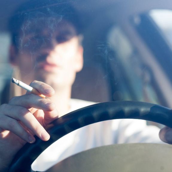 Rauchen im Auto: Was ist erlaubt, was nicht?