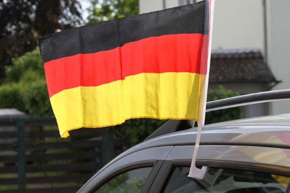 Flagge zeigen: WM-Deko sicher am Auto befestigen