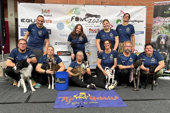 Das erfolgreiche WM-Team der "Hobbits": Vize-Weltmeister in ihrer Klasse, 24. Platz insgesamt. Stehend, zweiter von links: R+V-Kollege und Teamcaptain Martin Böse. Das erfolgreiche WM-Team der "Hobbits": Vize-Weltmeister in ihrer Klasse, 24. Platz insgesamt. Stehend, zweiter von links: R+V-Kollege und Teamcaptain Martin Böse.