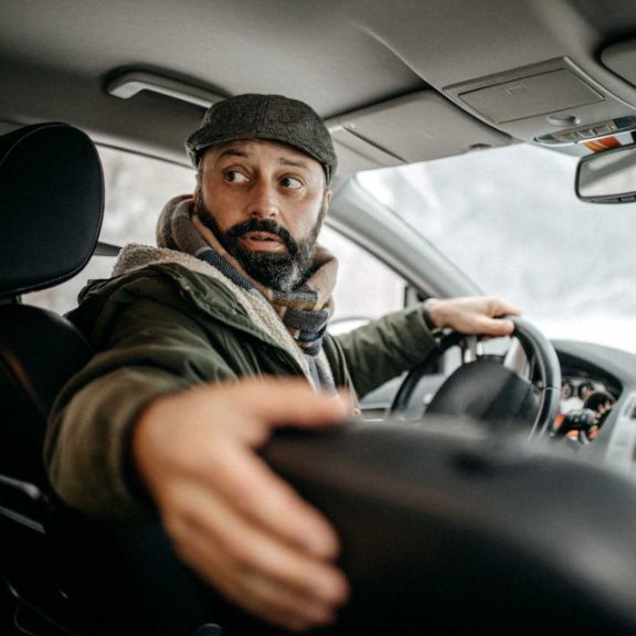 Wie schlimm ist der Autoschaden (Rückwärts gegen Mauer gefahren)? (Auto,  Unfall)