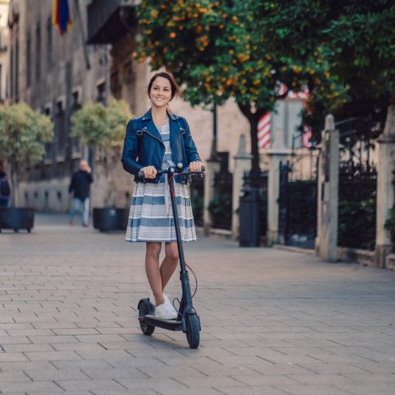 Versicherungspflicht & Co: Das sollten E-Scooter-Fahrer beachten