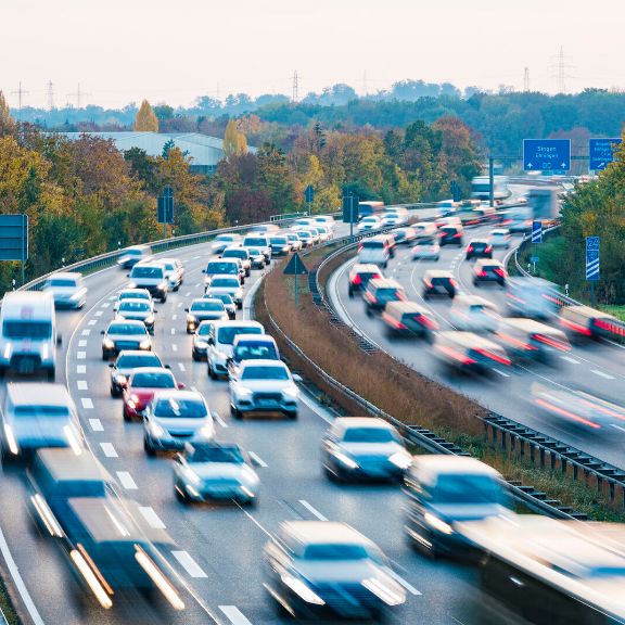 Dichter Verkehr auf der Autobahn.