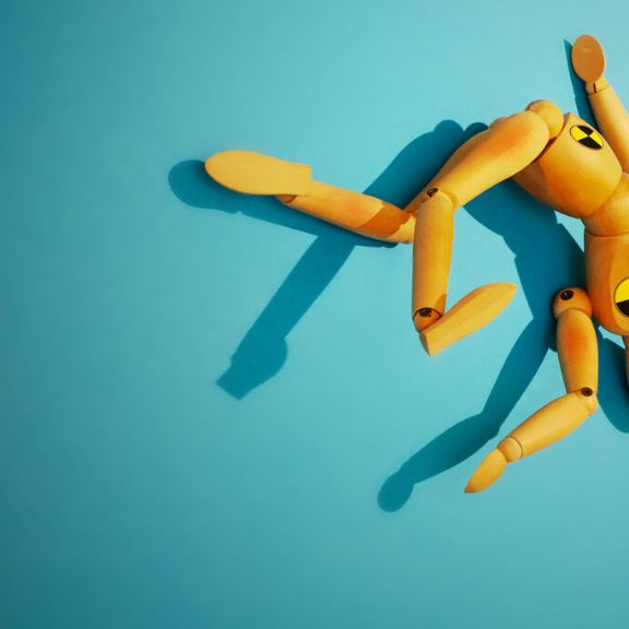 Sicherheitsinnovationen – Übersicht über Airbag, Gurt, Kopfstütze und Co. Crash-Dummy.