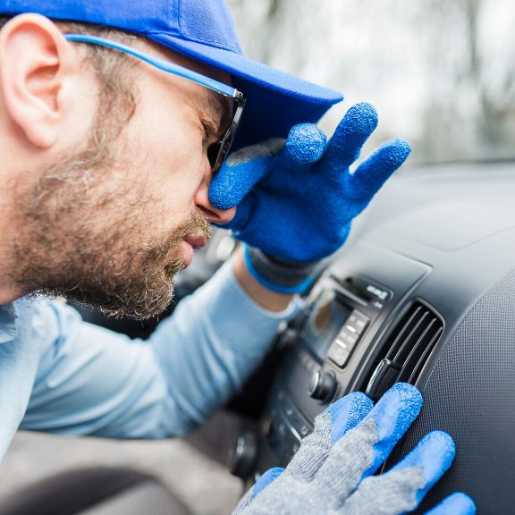 Schimmelbeseitigung im Auto