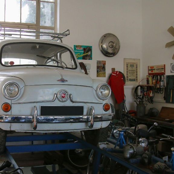Ölwechsel am Auto selber machen? So einfach geht’s! Oldtimer beim Ölwechsel
