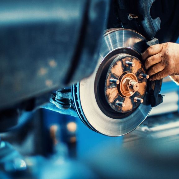 Bremsscheiben & Bremsbeläge – Original-Teile vs. Plagiate Bremsscheiben und Bremsbelege bei Autoreifen.