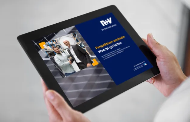 Tablet mit einem Screen zum Download für ein Handbuch zum Thema Nachhaltigkeit