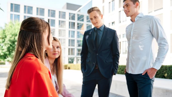 Schüler im Austausch am R+V Campus Wiesbaden