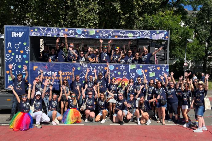 In Frankfurt setzten R+V-ler beim CSD ein Zeichen für Vielfalt und Inklusion.