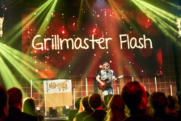 Musik gab's natürlich auch: Grillmaster Flash legte los. Foto: Marietheres Wichmann