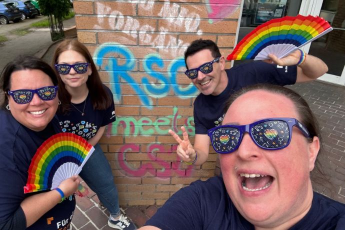 In Karlsruhe setzten R+V-ler beim CSD ein Zeichen für Vielfalt und Inklusion.