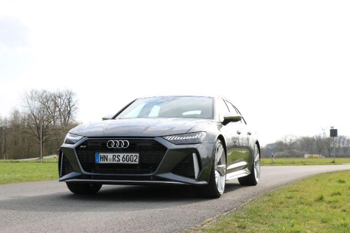 grauer Audi RS6 Avant