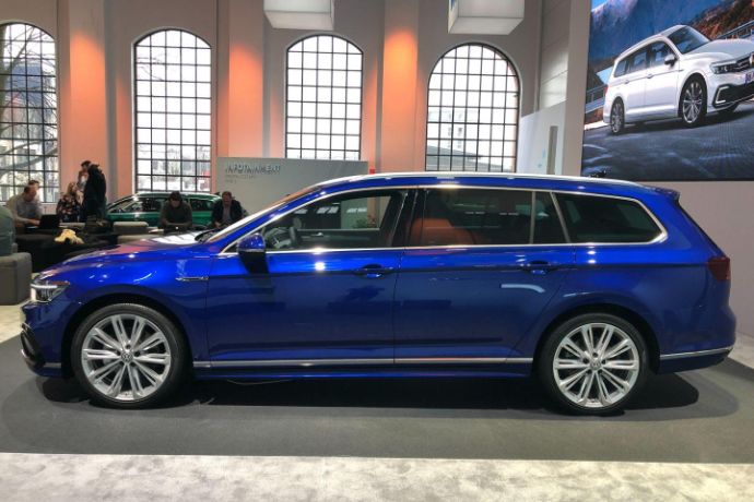2019-VW-Passat-R-Line-Volkwagen-Passat-GTE-der-neue-Passat-Jens-Stratmann-15.jpg